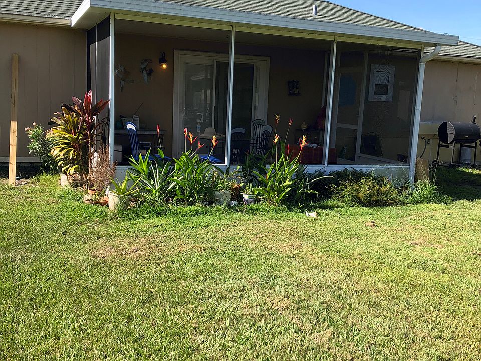 2nd image of 115 SW Milburn Cir