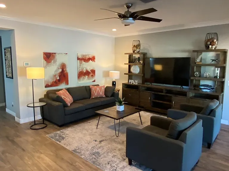 5319 S Chatsworth — Photo 17