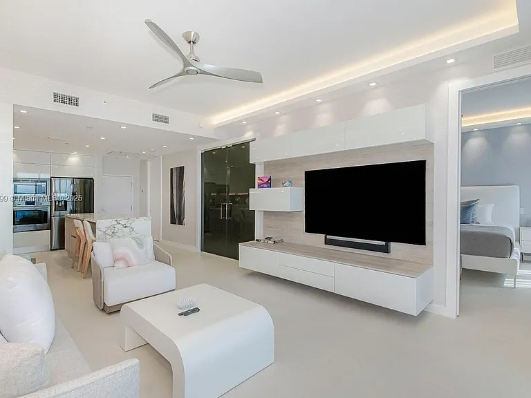 2301 Collins Ave — Photo 5