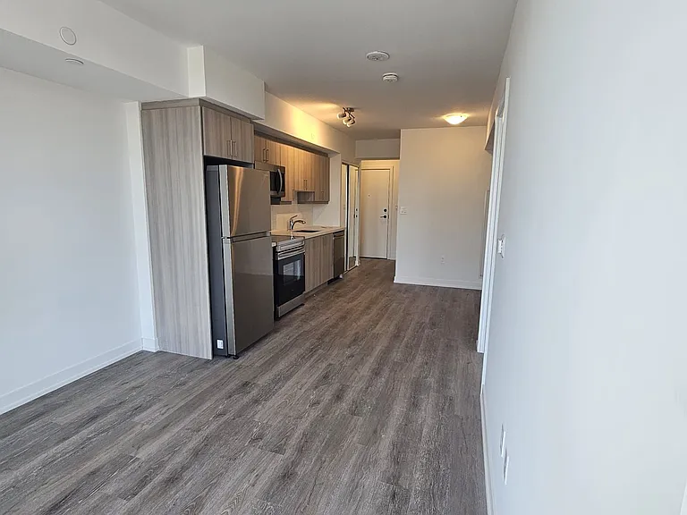 556 Marlee Ave #421 — Photo 7