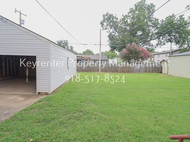 923 E 37th Pl — Photo 16