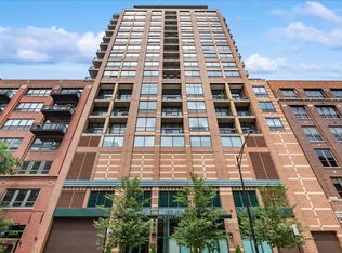 400 W Ontario St APT 608, Chicago, IL 60654