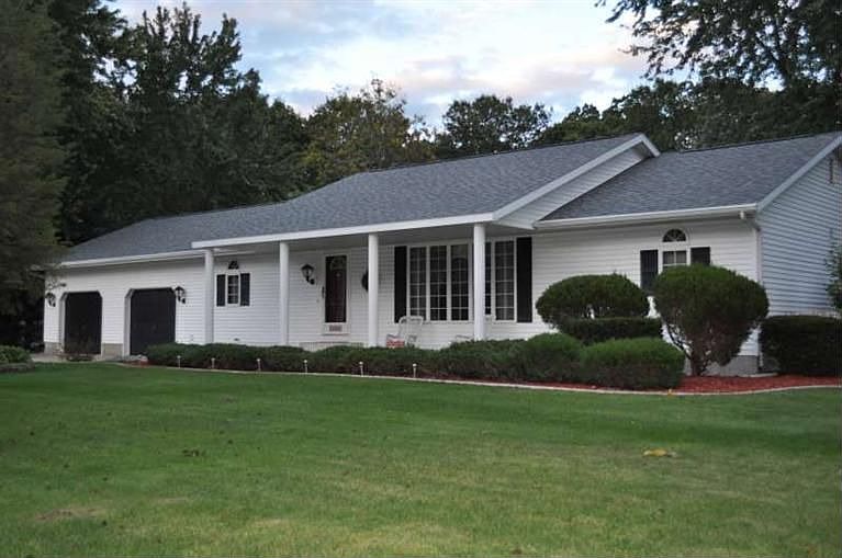 1st image of 2424 Riverwood Dr