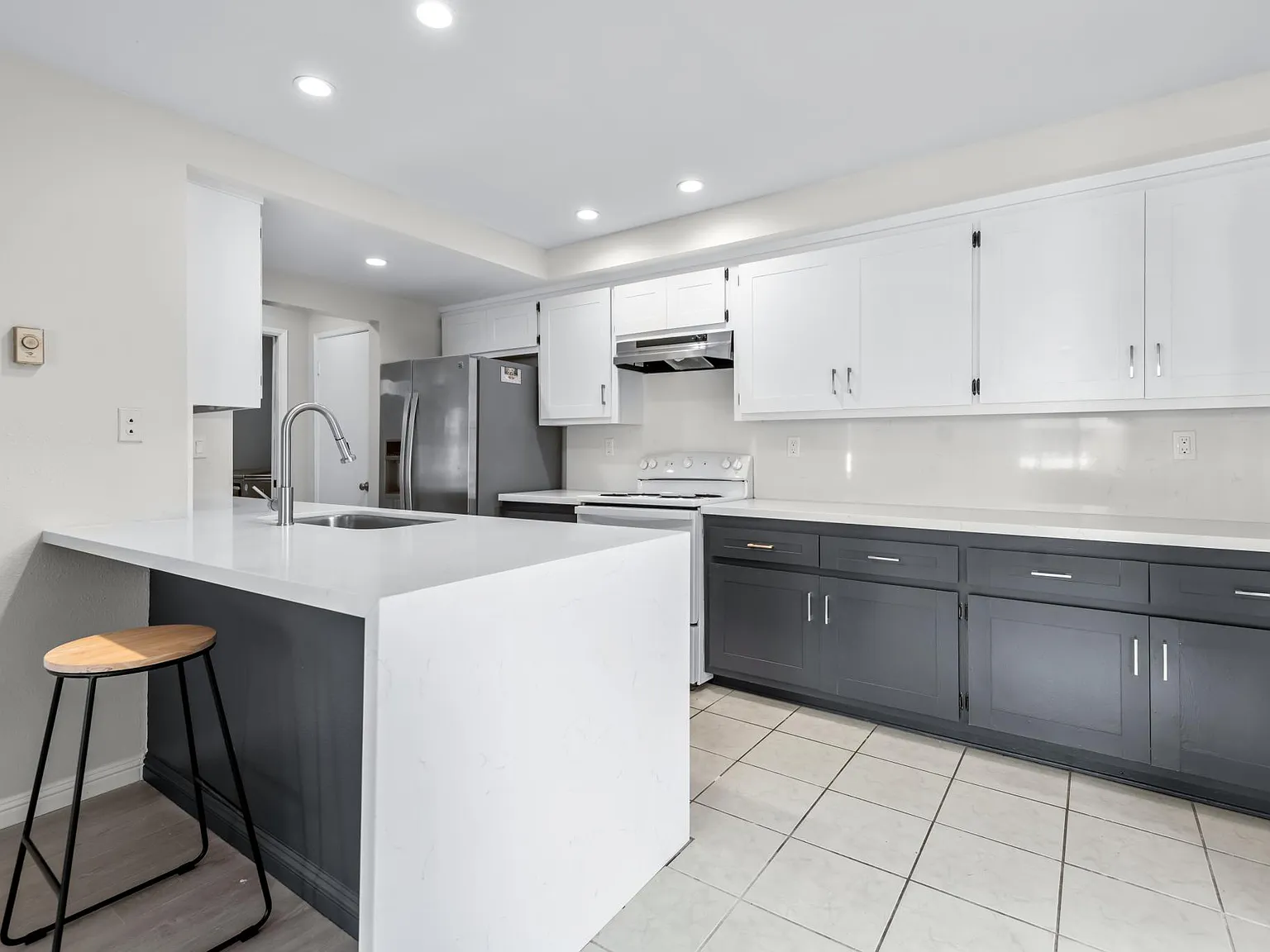 3 bed, 1600 sqft, $4,595 — Photo 3