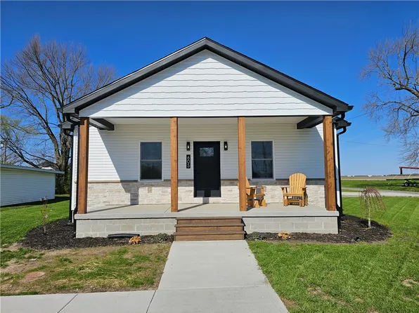 605 NW 1st St, Casey, IL 62420