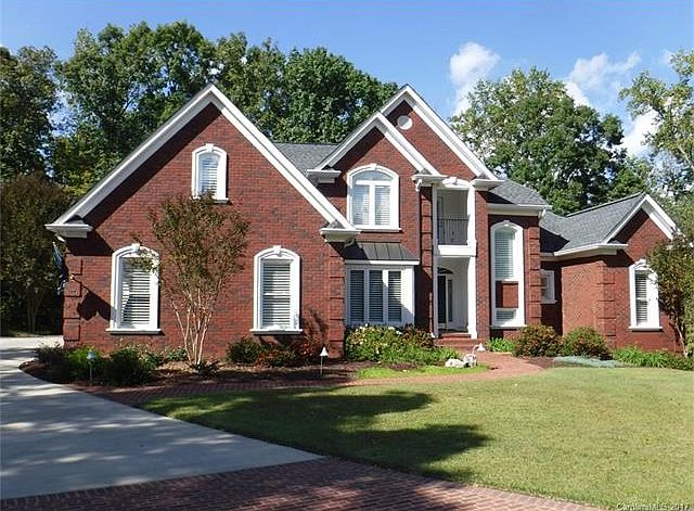 1st image of 924 Maple Hill Ln