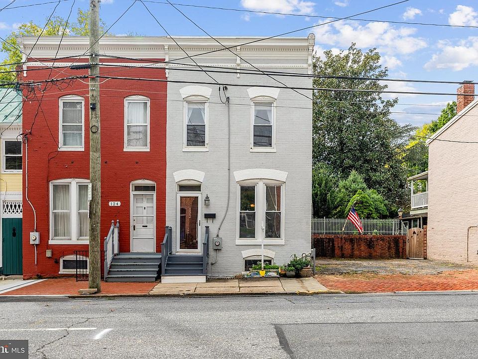 1st image of 122 E 4th St