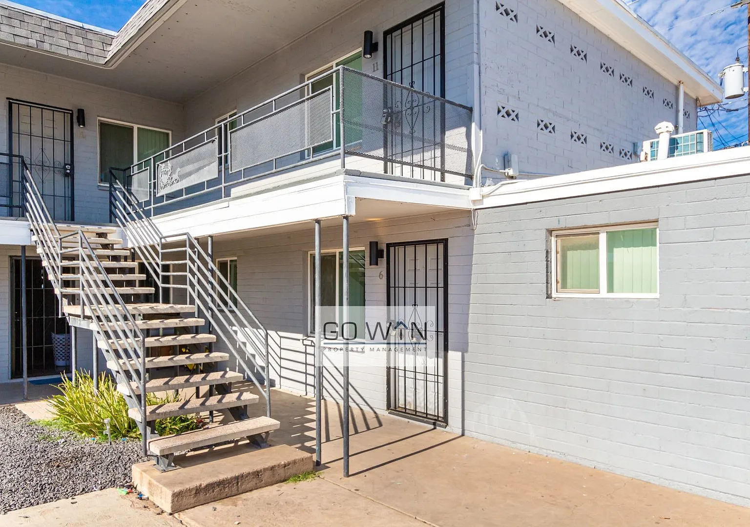 2146 E Taylor St — Photo 2