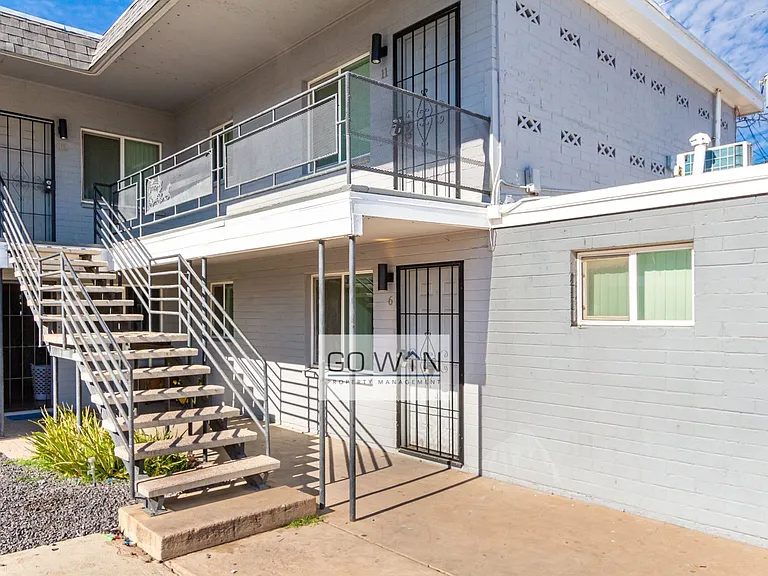 2146 E Taylor St — Photo 1