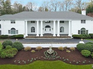 682 Butternut Dr, Franklin Lakes, NJ 07417
