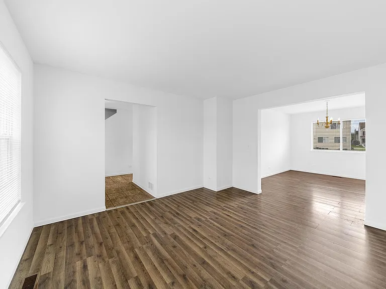 2403 Miriam Ave — Photo 7