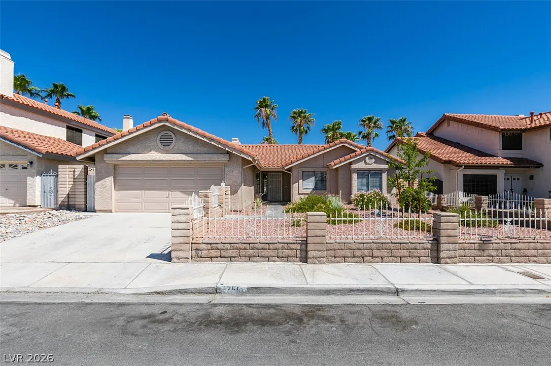 3 bed, 2.0 bath, 1555 sqft, $1,850 — Photo 1