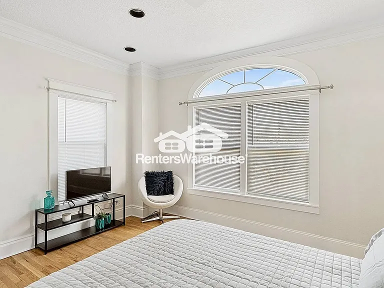 544 36th St #1 — Photo 10