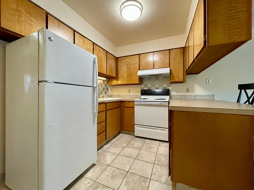 0101-01 - Crownaire Apartments