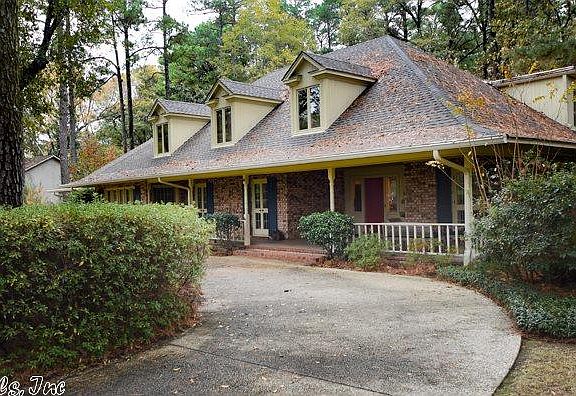 2nd image of 17 Elmwood Cir
