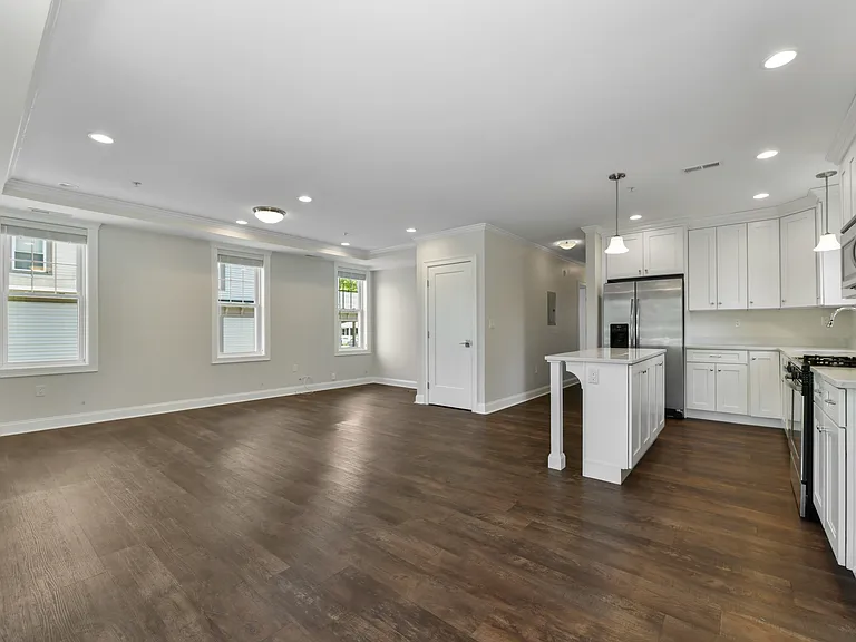 19 Riverside Sq — Photo 10