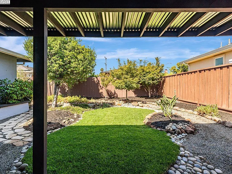 41819 Mahoney St — Photo 33