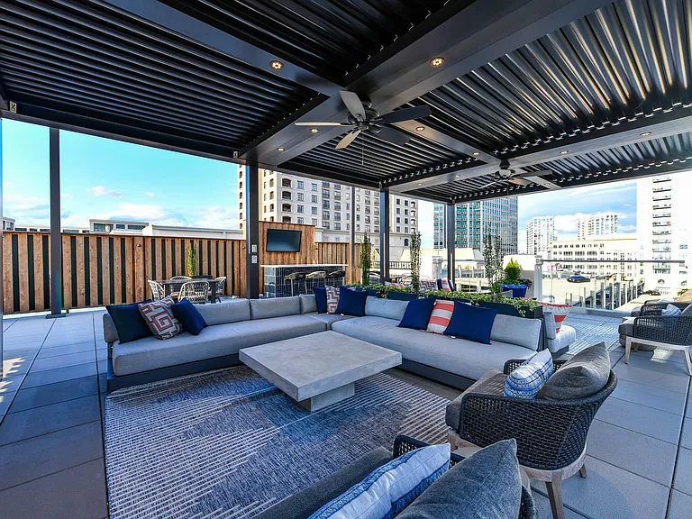 92 West Paces Luxury Apartments — Photo 23