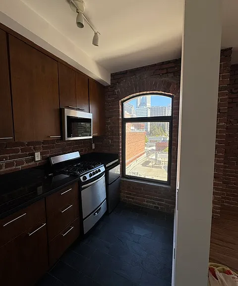 920 Montgomery St #311 — Photo 4