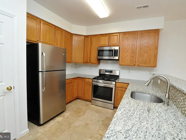 328 Helen Dr — Photo 8