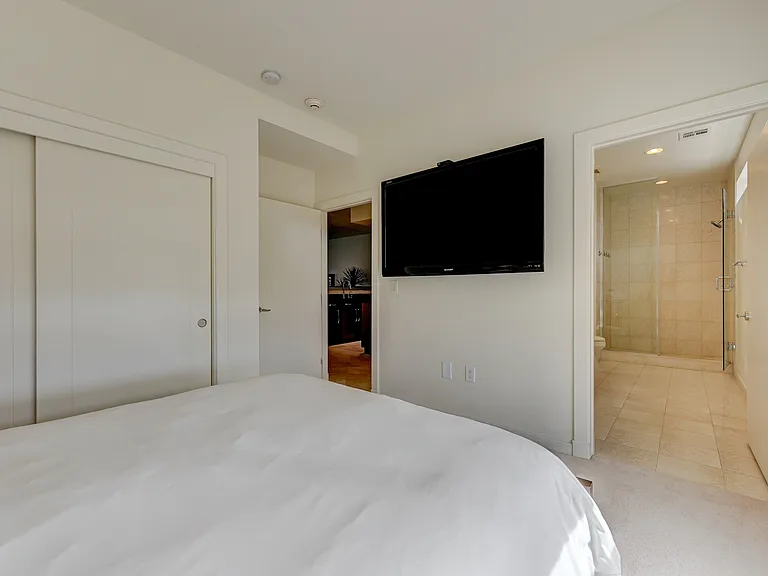 4535 Dean Martin Dr #103 — Photo 8