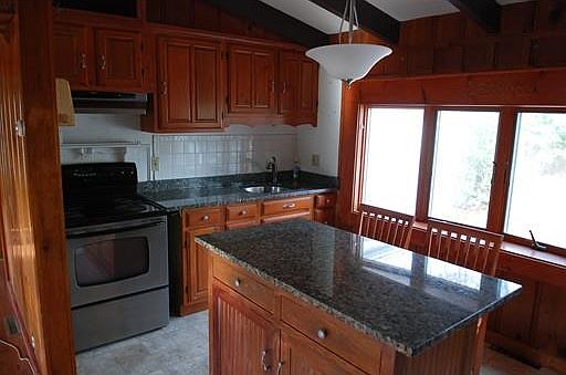 3rd image of 44 Churchill Dr