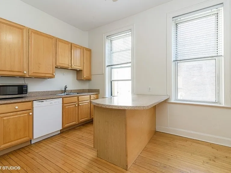 1939 W Thomas St #2R — Photo 5
