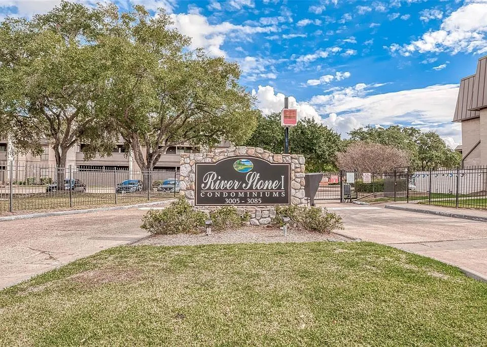 3075 Walnut Bend Ln #23