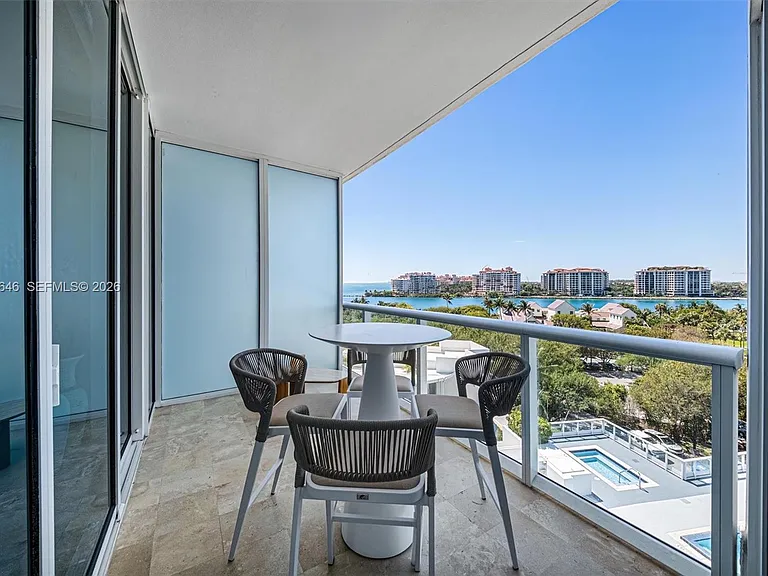 100 S Pointe Dr #702 — Photo 30