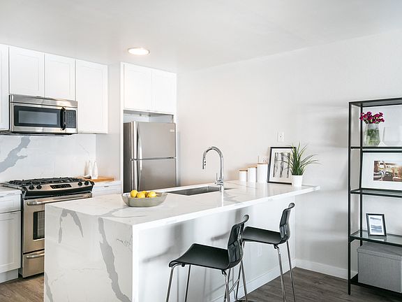 Park View on Yukon fully furnished kitchen with appliances
