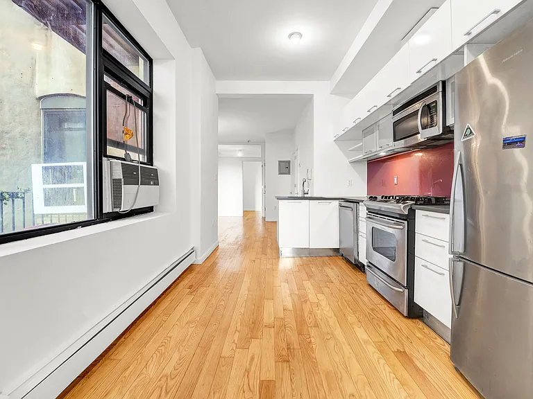 1060 Putnam Ave #2R — Photo 7