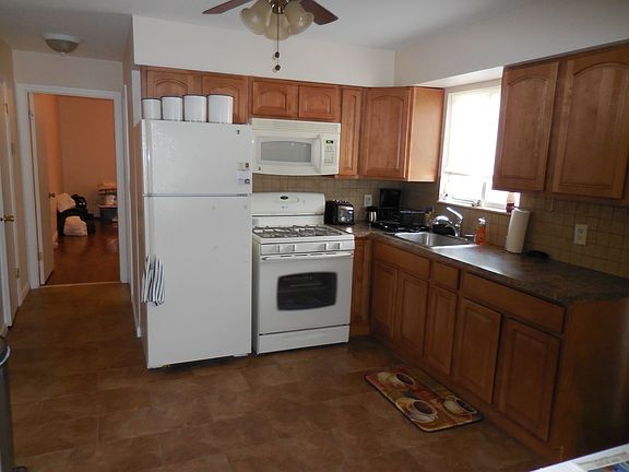 5th image of 377 Adams Ave