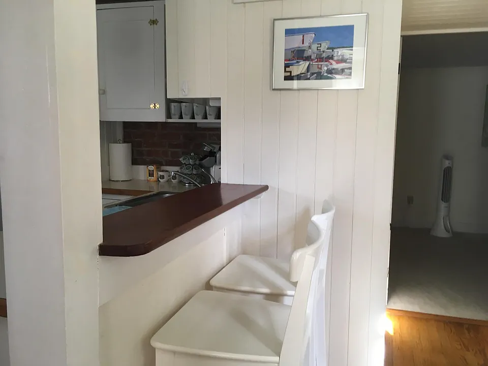 Nice little bar off the kitchen.