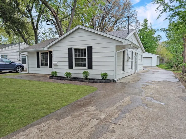 1615 E 29th St, Des Moines, IA 50317