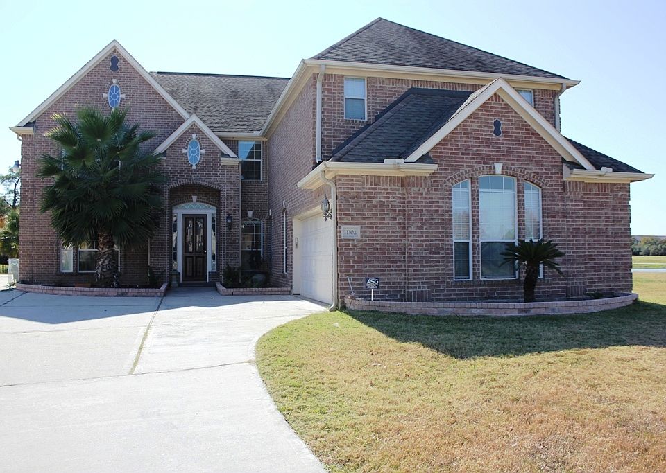 Welcome home to 11102 E. Cyr