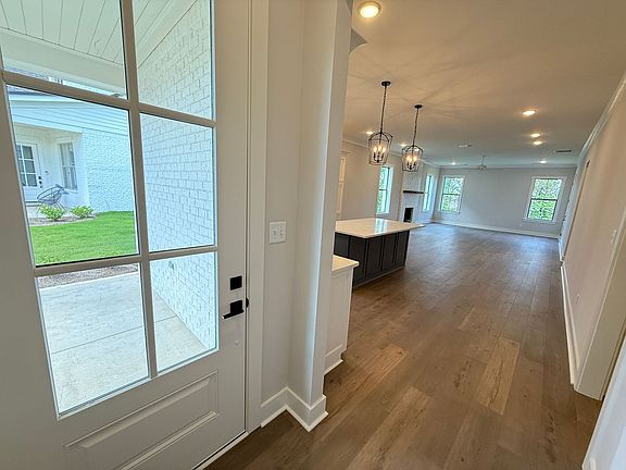 2nd image of 414 S Grove Dr