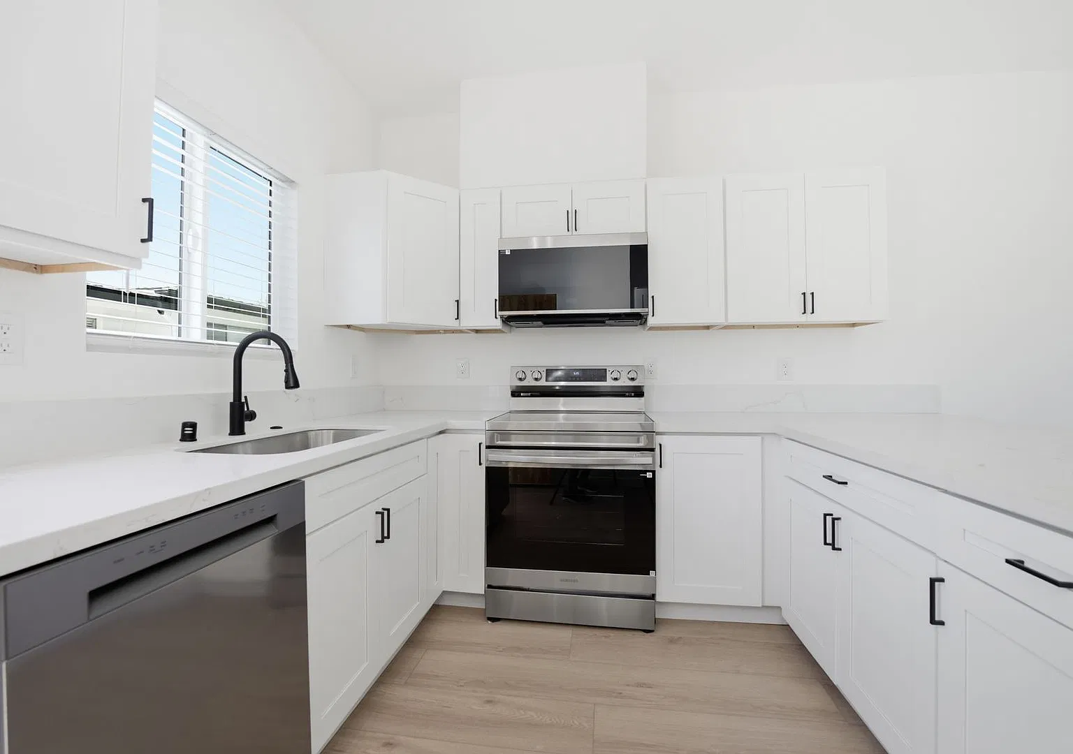 Modern 4 Bedroom Home in the College Area with In-Unit Laundry — Photo 3