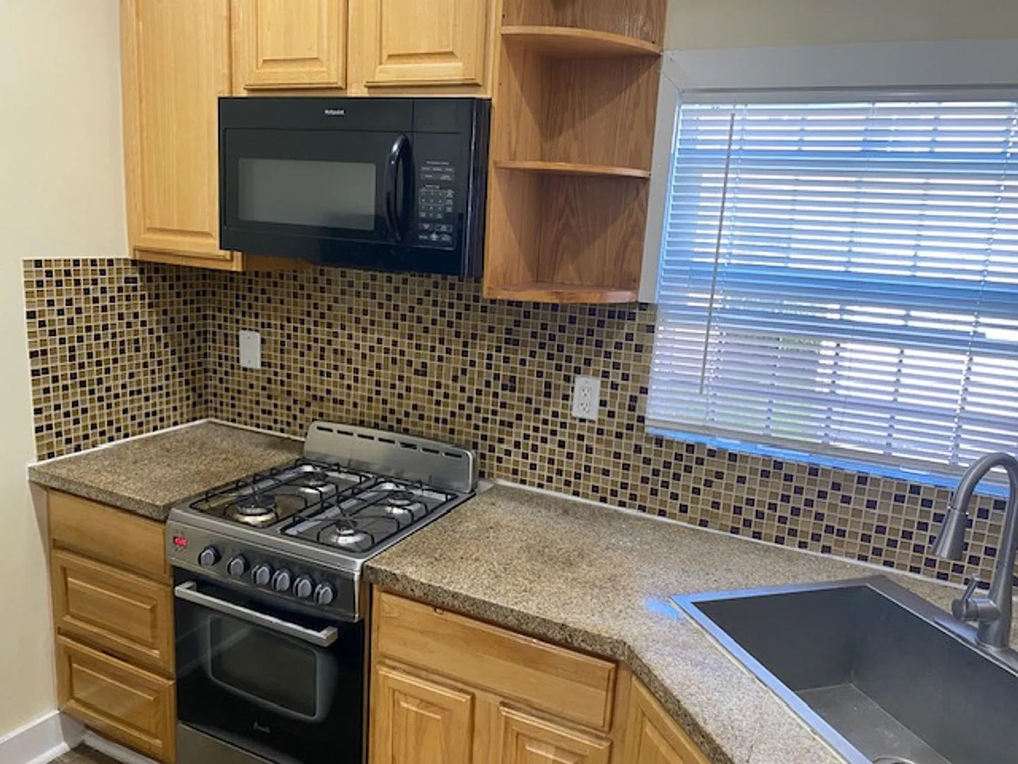 1 bed, 1.0 bath, $1,650 — Photo 2