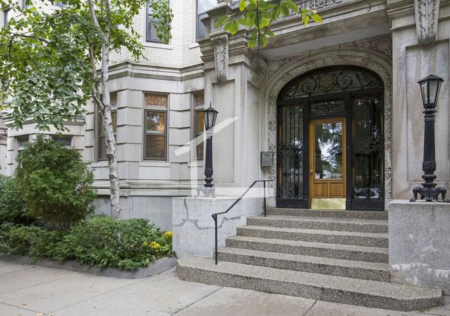 Nice 2 bed near Berklee — Photo 1