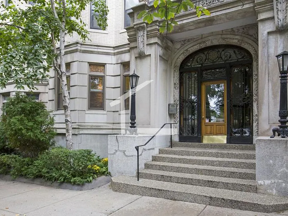 52 Charlesgate E #33