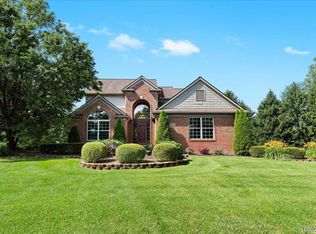 21867 Lyon Meadow Ct, South Lyon, MI 48178