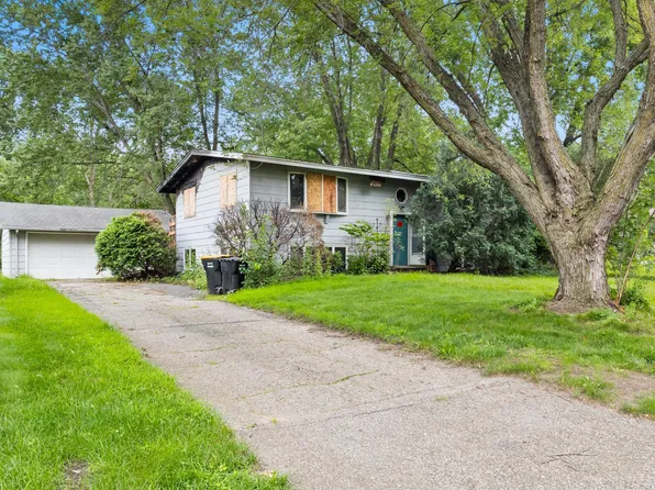 1067 Harrison St S, Shakopee, MN 55379