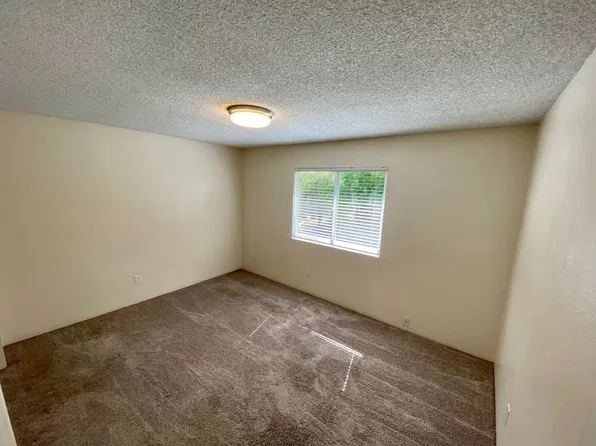 South Bridge Apartments, 210 SW Rogue River Ave APT E, Grants Pass, OR 97526