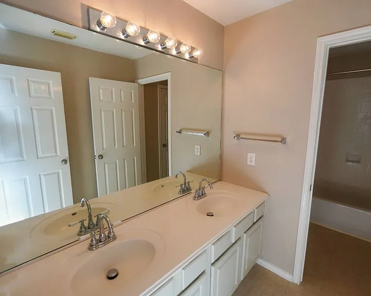 4736 Green Bluff Dr — Photo 45