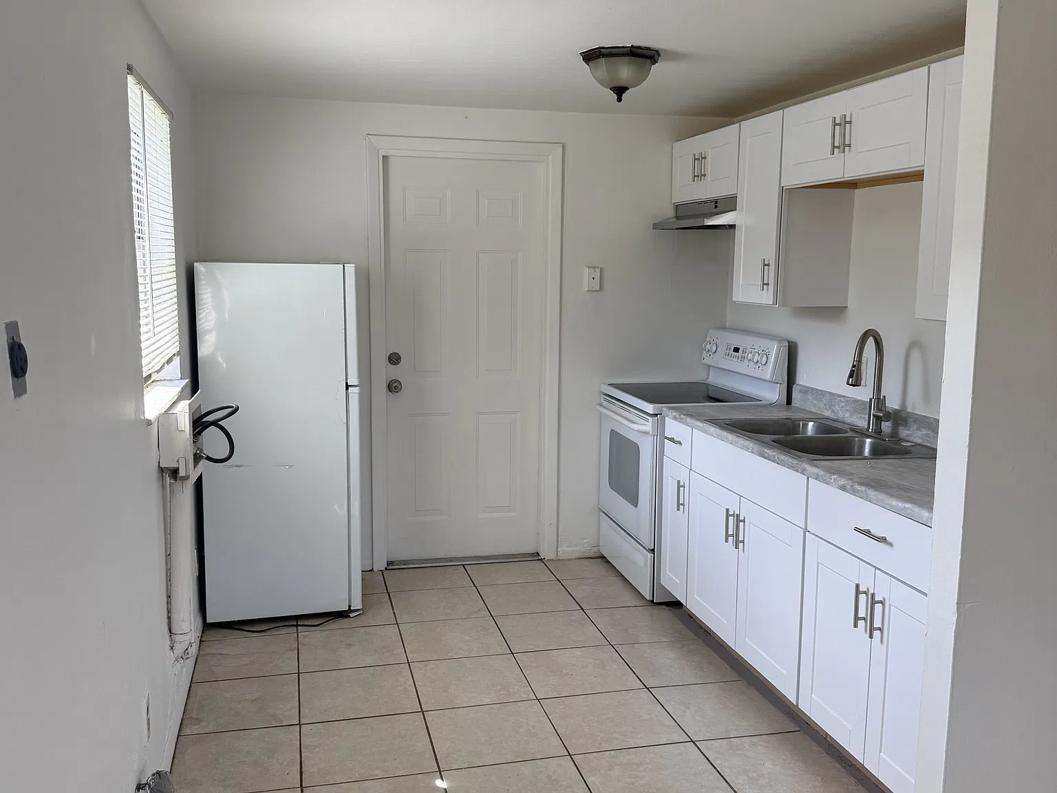 3 bed, 800 sqft, $1,495 — Photo 2