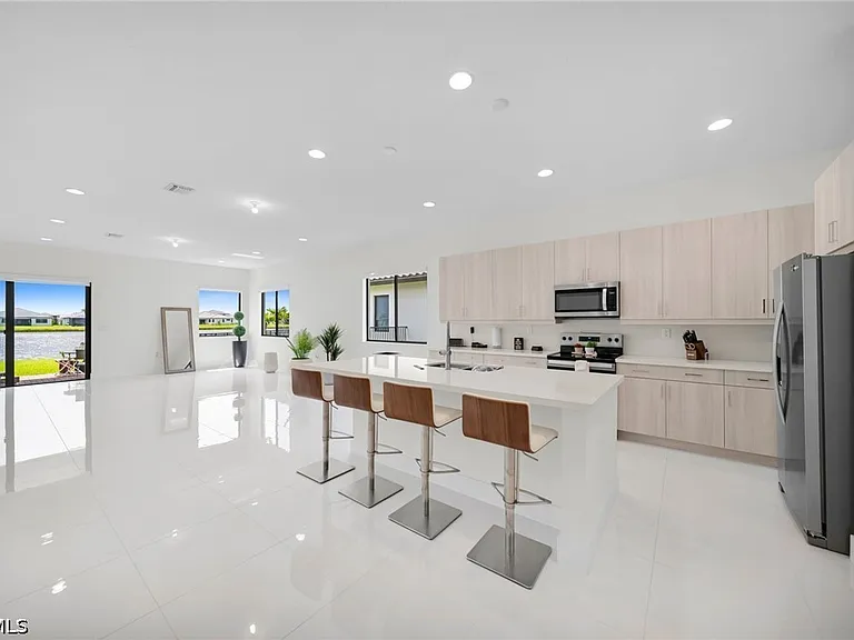 5043 Ofanto Ln — Photo 9
