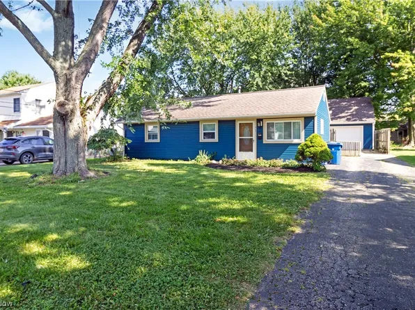 925 West Dr, Sheffield Lake, OH 44054