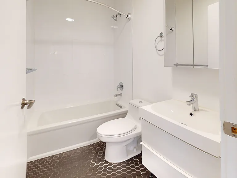 2835 Van Ness Ave #3 — Photo 19