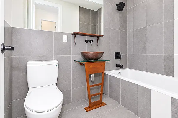 Bathroom, photo 1