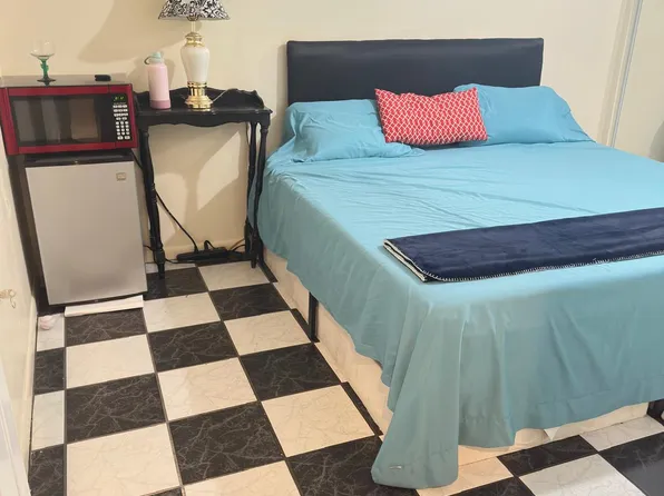 1131 SW 112th Ave, Pembroke Pines, FL 33025